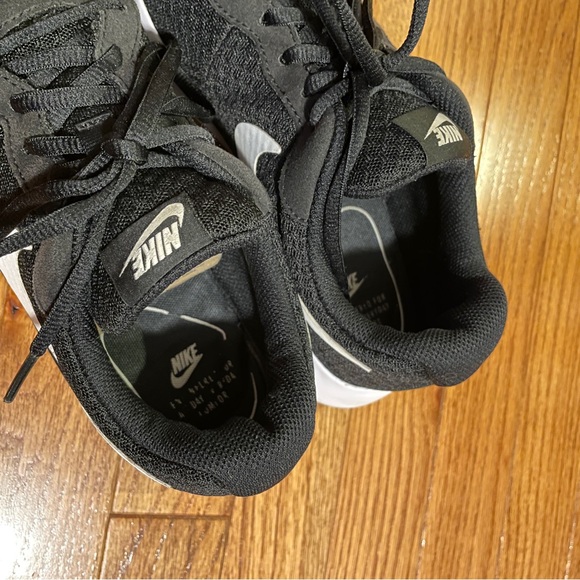 Nike women’s Tanjun sneakers - size 9. - Picture 5 of 10